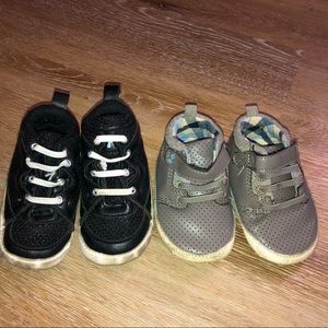 2 pair of baby shoes